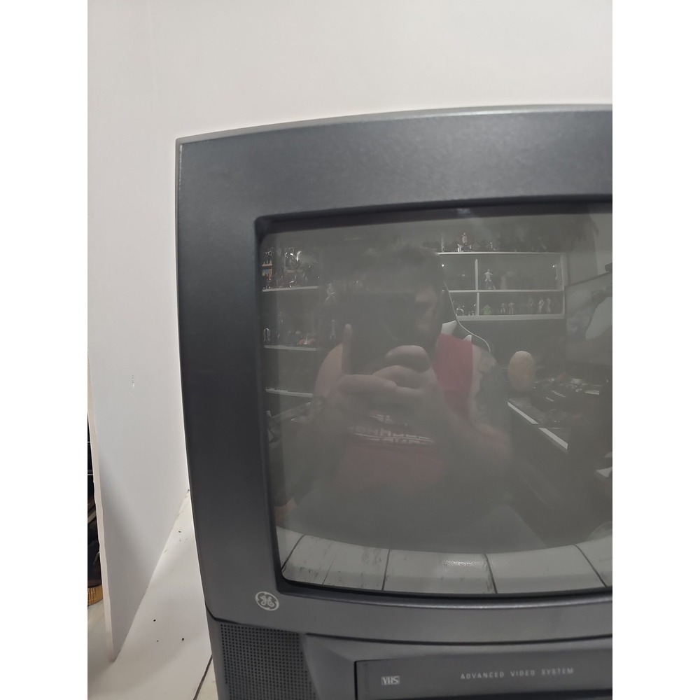 GE Vintage CRT Television with Built-In VCR, Model 13TVR62, Black - Picture 6 of 16
